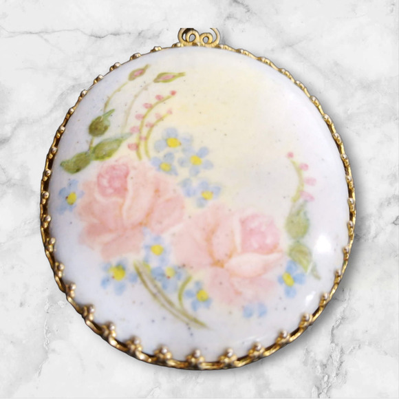 Vintage Cameo Necklace Pink Floral Roses Romantic Whimsy Gold Tone Fairy - Picture 2 of 7
